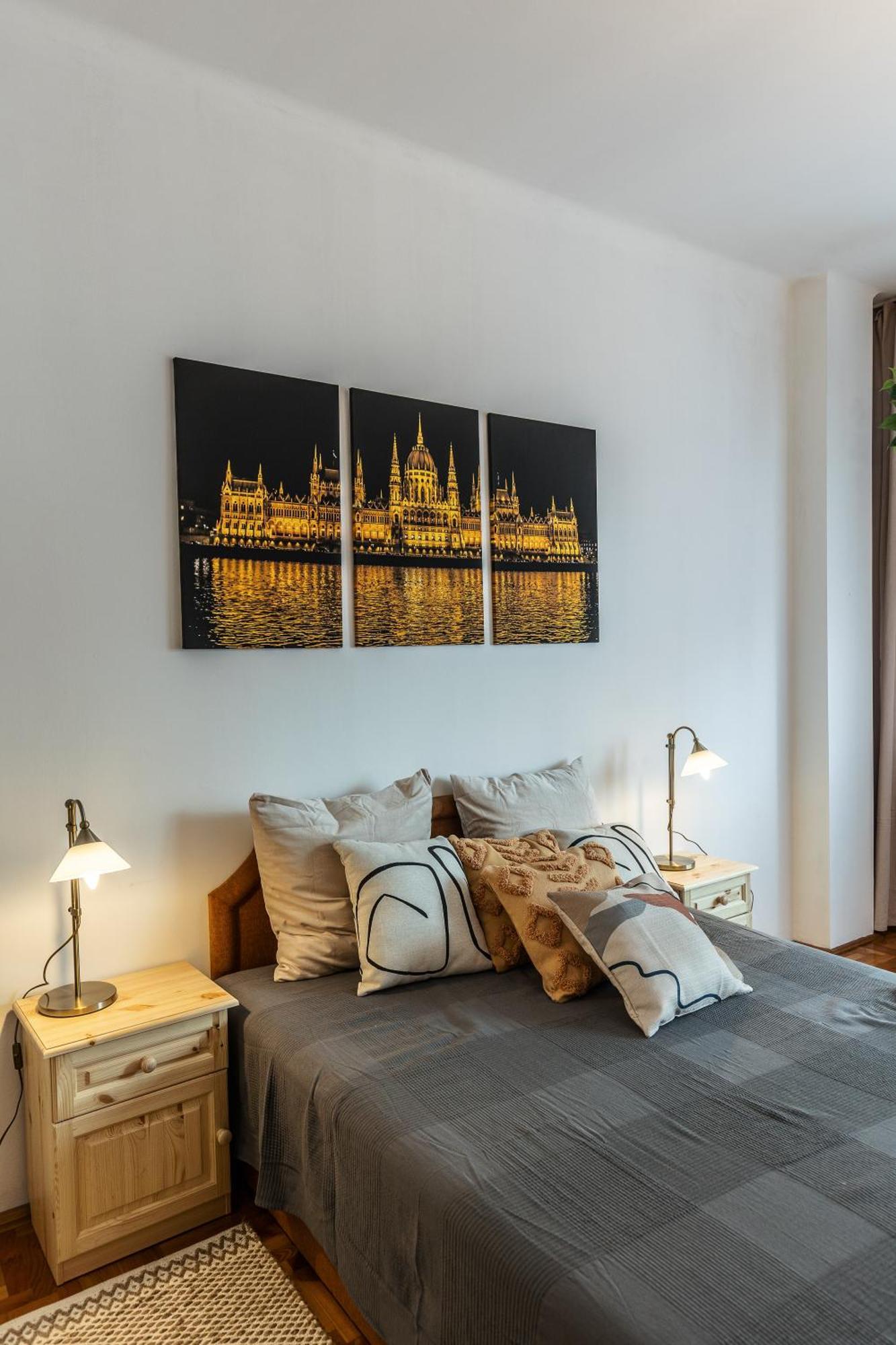 Bright & Spacious Riverside Apartment With Balcony Budapest Kültér fotó