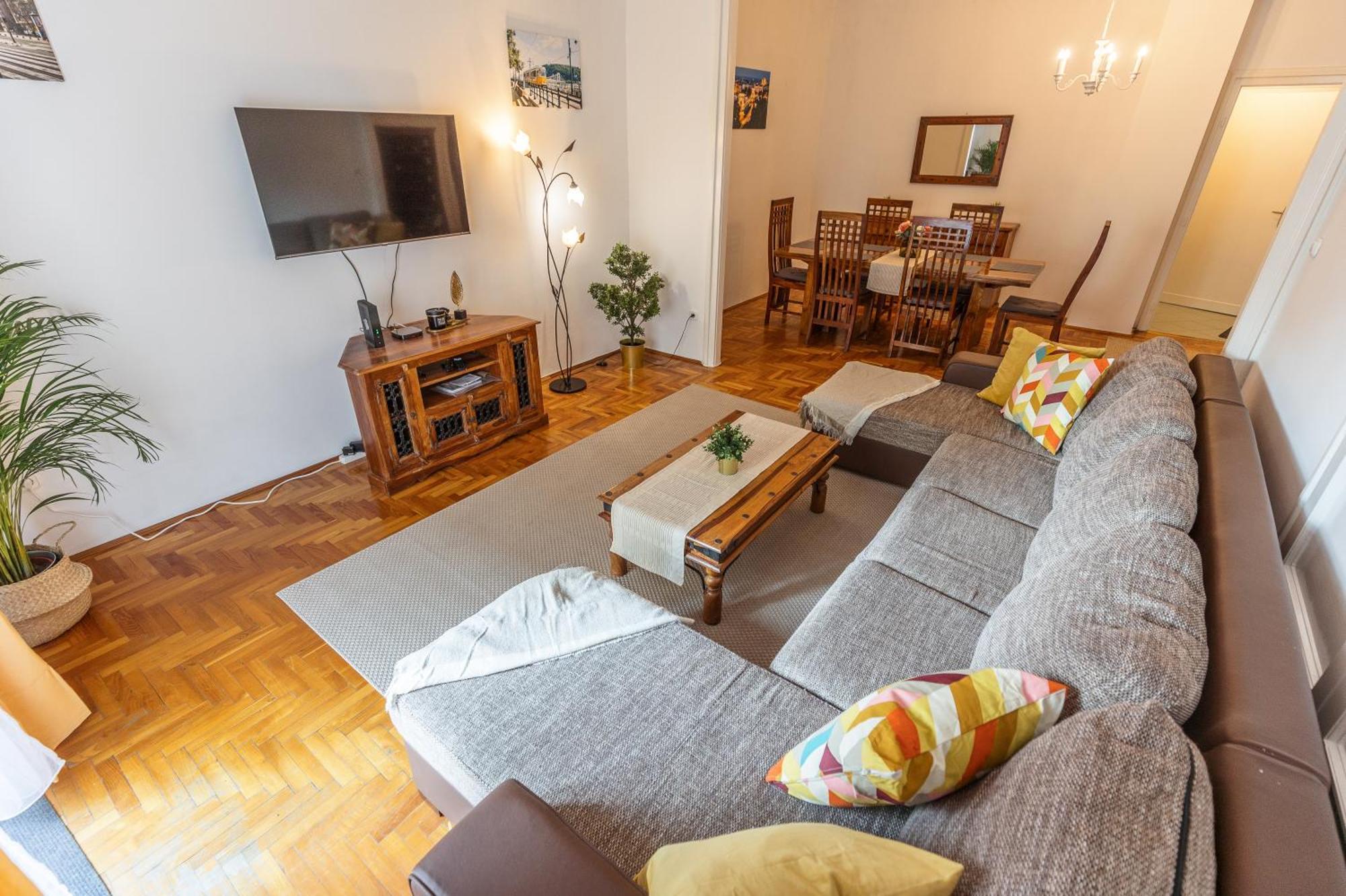Bright & Spacious Riverside Apartment With Balcony Budapest Kültér fotó