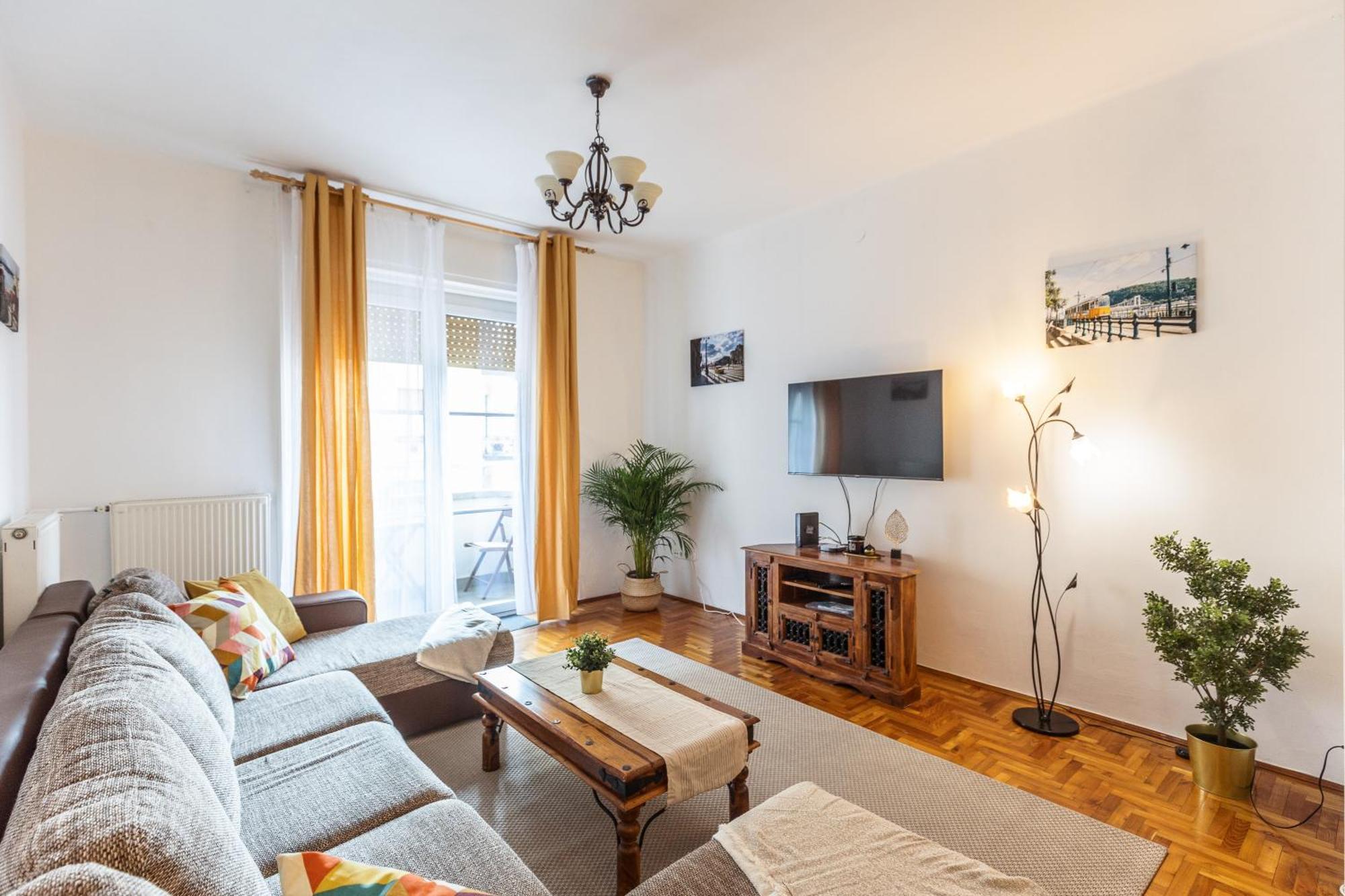 Bright & Spacious Riverside Apartment With Balcony Budapest Kültér fotó