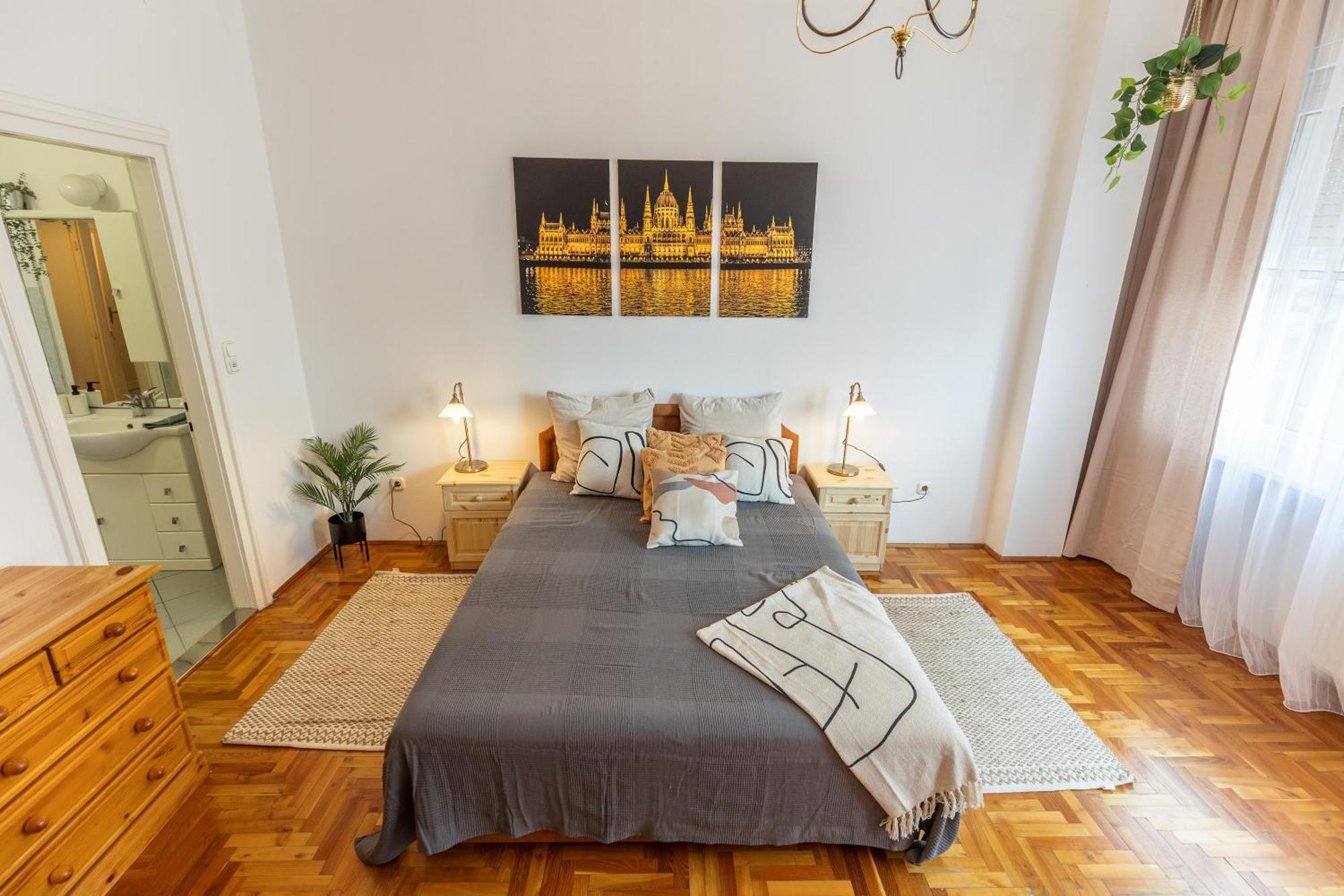 Bright & Spacious Riverside Apartment With Balcony Budapest Kültér fotó