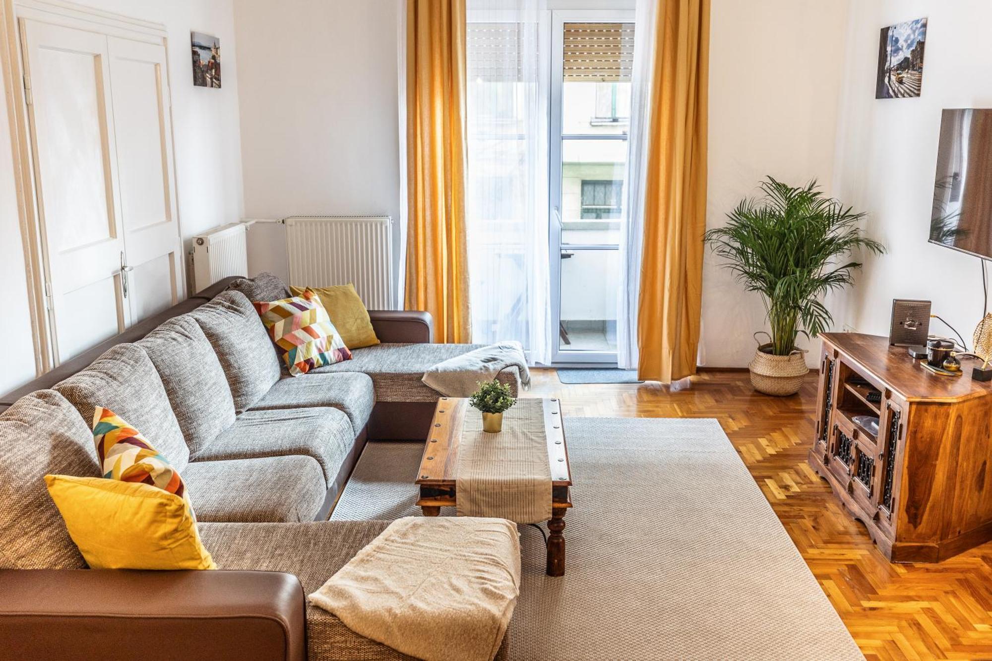 Bright & Spacious Riverside Apartment With Balcony Budapest Kültér fotó