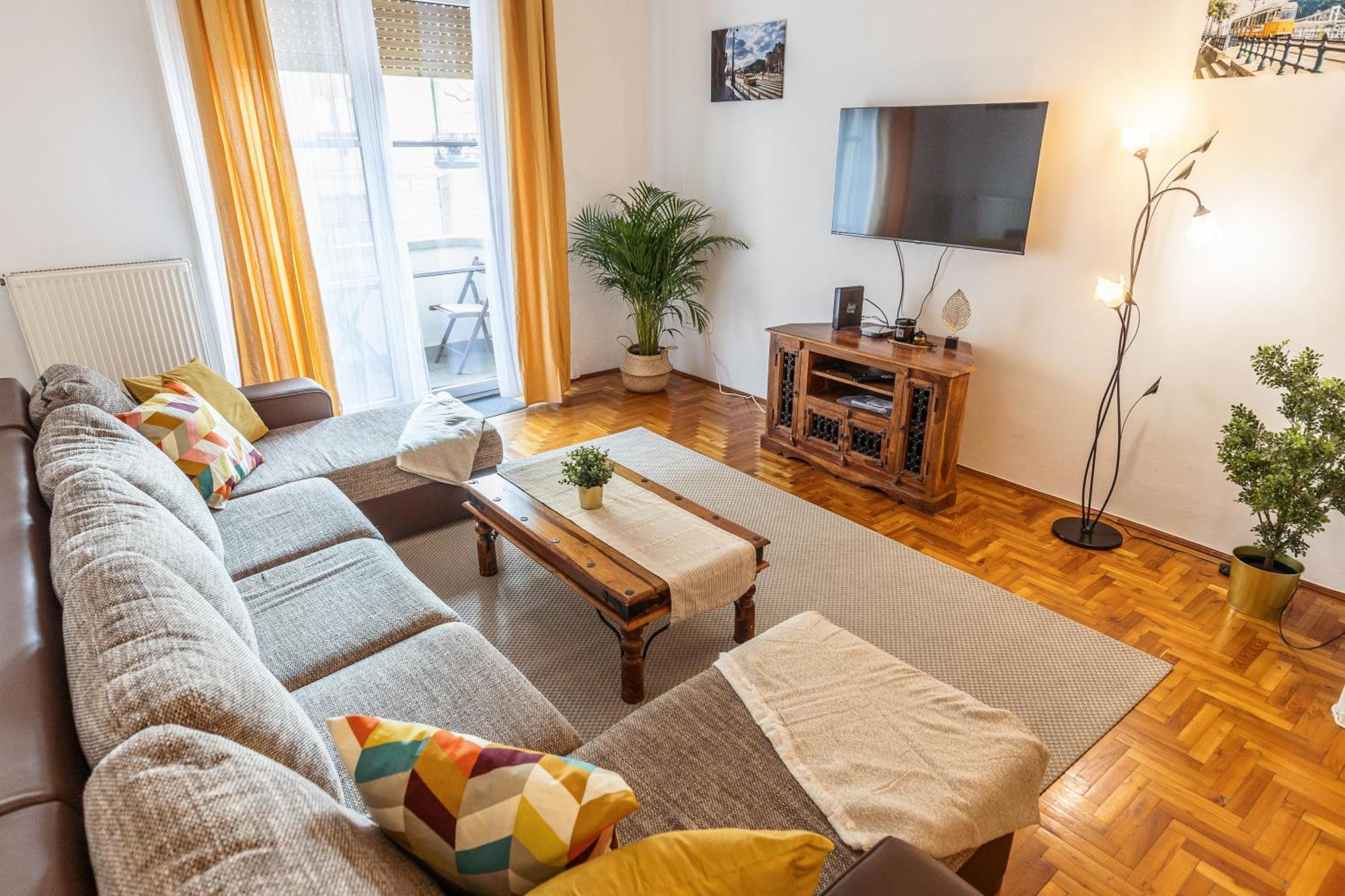 Bright & Spacious Riverside Apartment With Balcony Budapest Kültér fotó